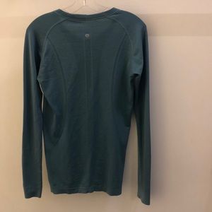 lululemon athletica Tops - Lululemon green LS Run Swiftly, sz 8, 69297 lululemon athletica Tops - Lululemon green LS Run Swiftly, sz 8, 69297
